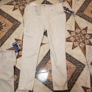 New with Tags - White 2x  Nygard  Luxe Denim Skinny!  Size 20-22